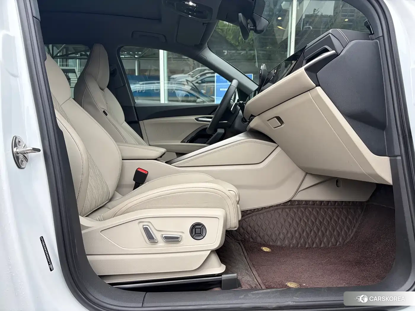 Audi Q5L 2025 Белый из Китая