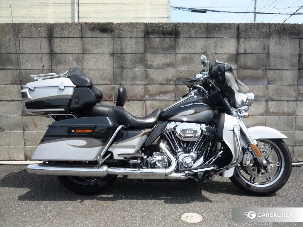 Проданный Harley-Davidson Electra Glide FLHTCUSE1800 CVO 2013 из Японии