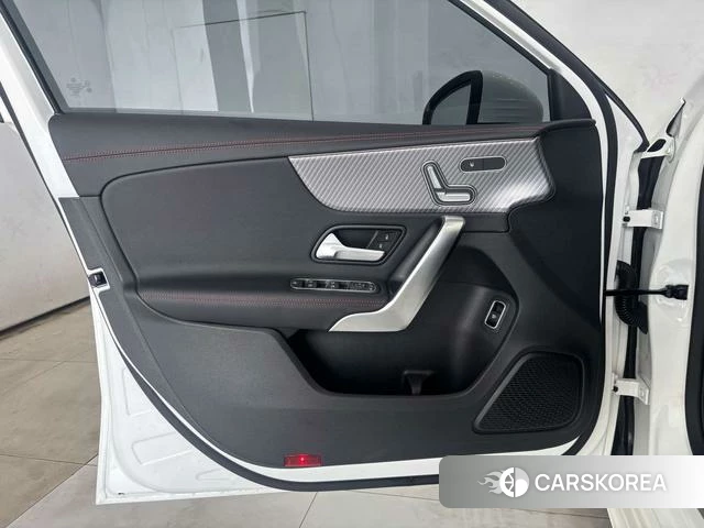 Mercedes-Benz Class A 2025 Белый из Китая