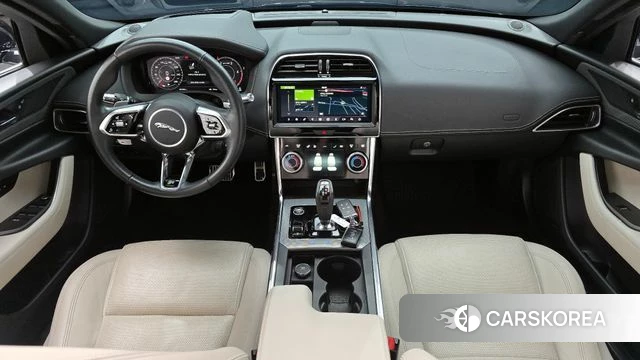 Jaguar XE 2020 Черный из Кореи