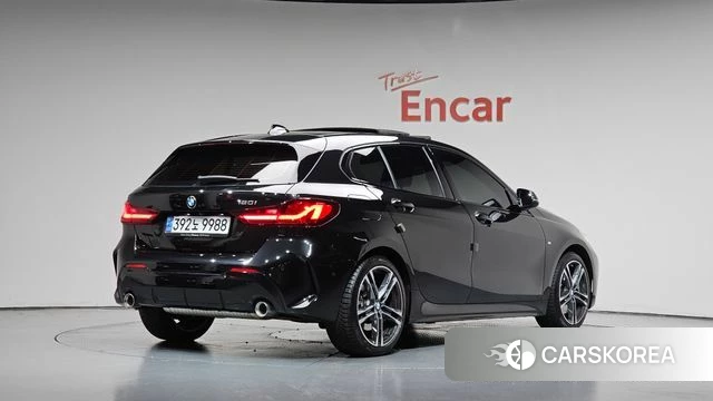 BMW 1 Series (F40) 2024 Черный из Кореи