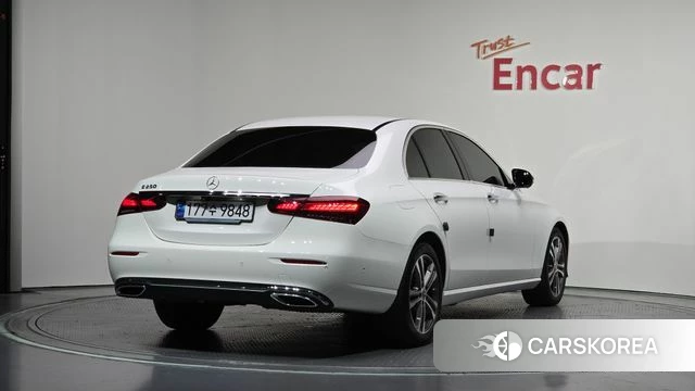 Mercedes-Benz E-Class W213 2023 Белый из Кореи
