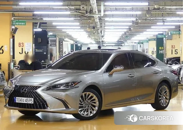 Lexus ES300h 7th generation 2024 Серебристо-серый из Кореи
