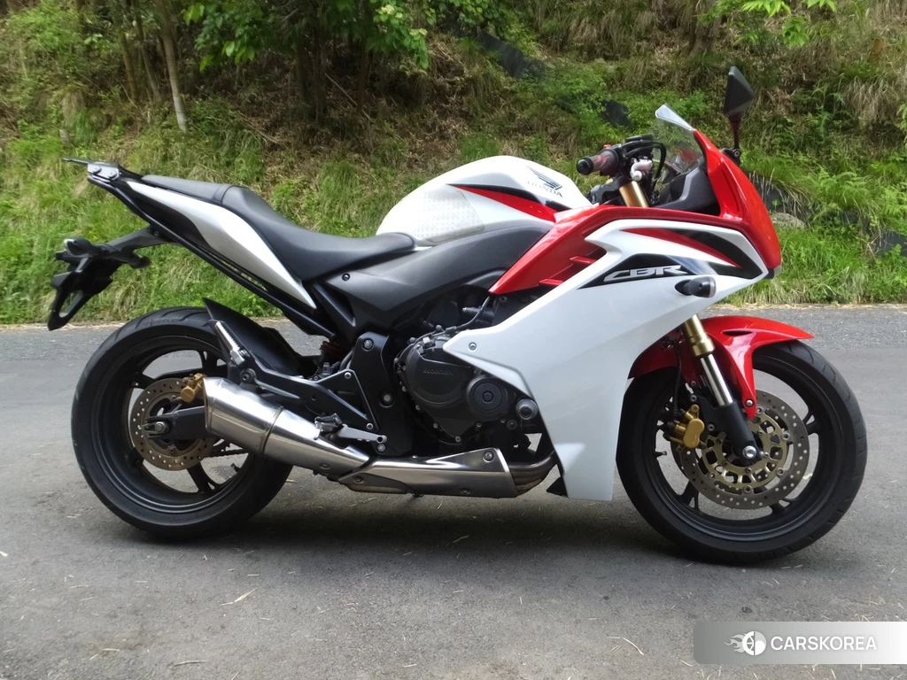 Проданный Honda CBR600F 2015 из Японии