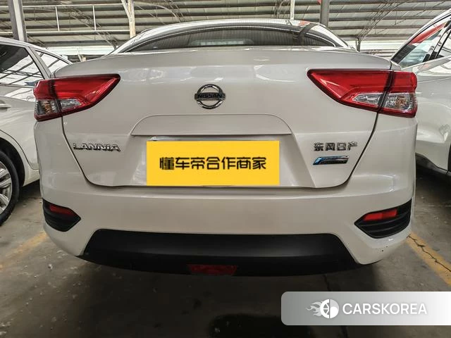 Nissan Bluebird 2021 Белый из Китая