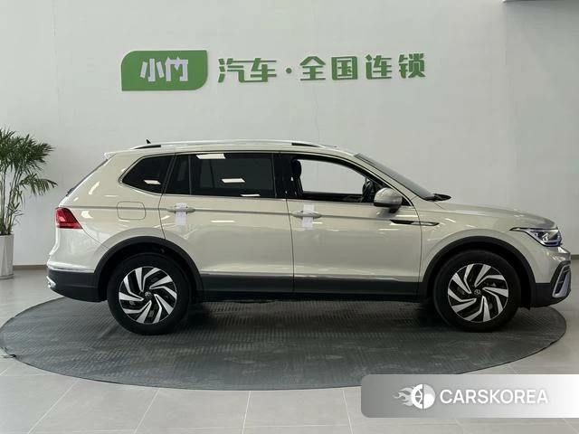 Volkswagen Tiguan L 2023 Серебристо-серый из Китая
