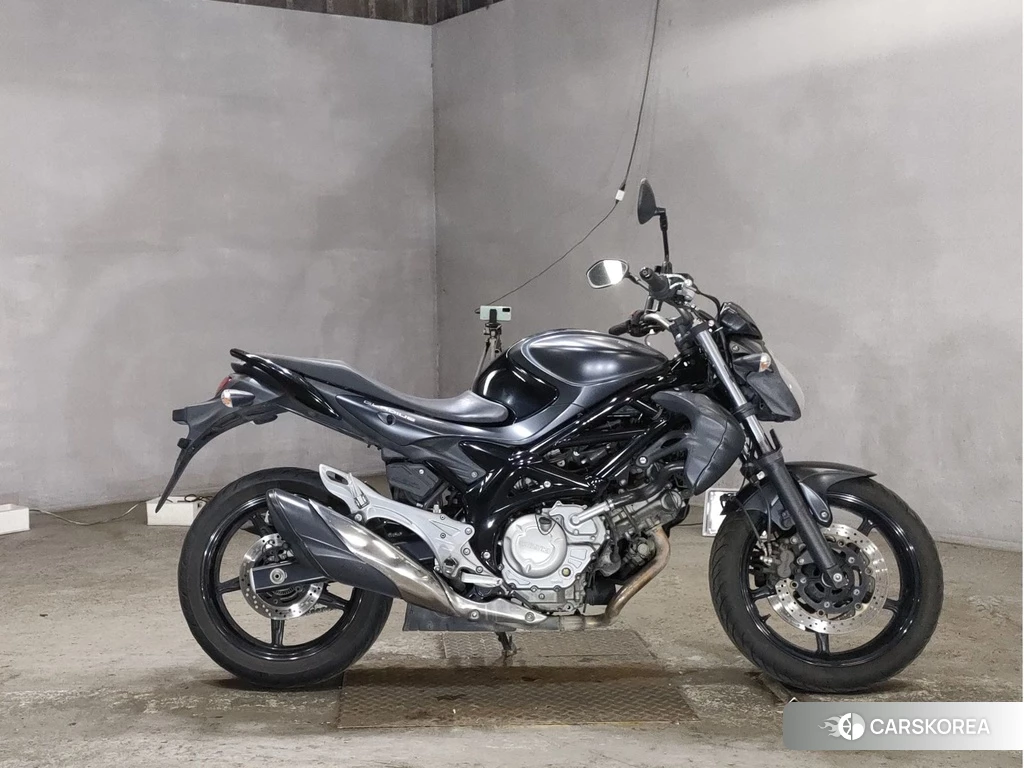 Проданный Suzuki GLADIUS 400 2016 из Японии