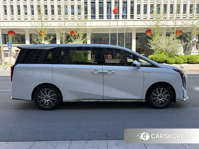 GAC Trumpchi Trumpchi E9 PHEV 2023 Белый из Китая