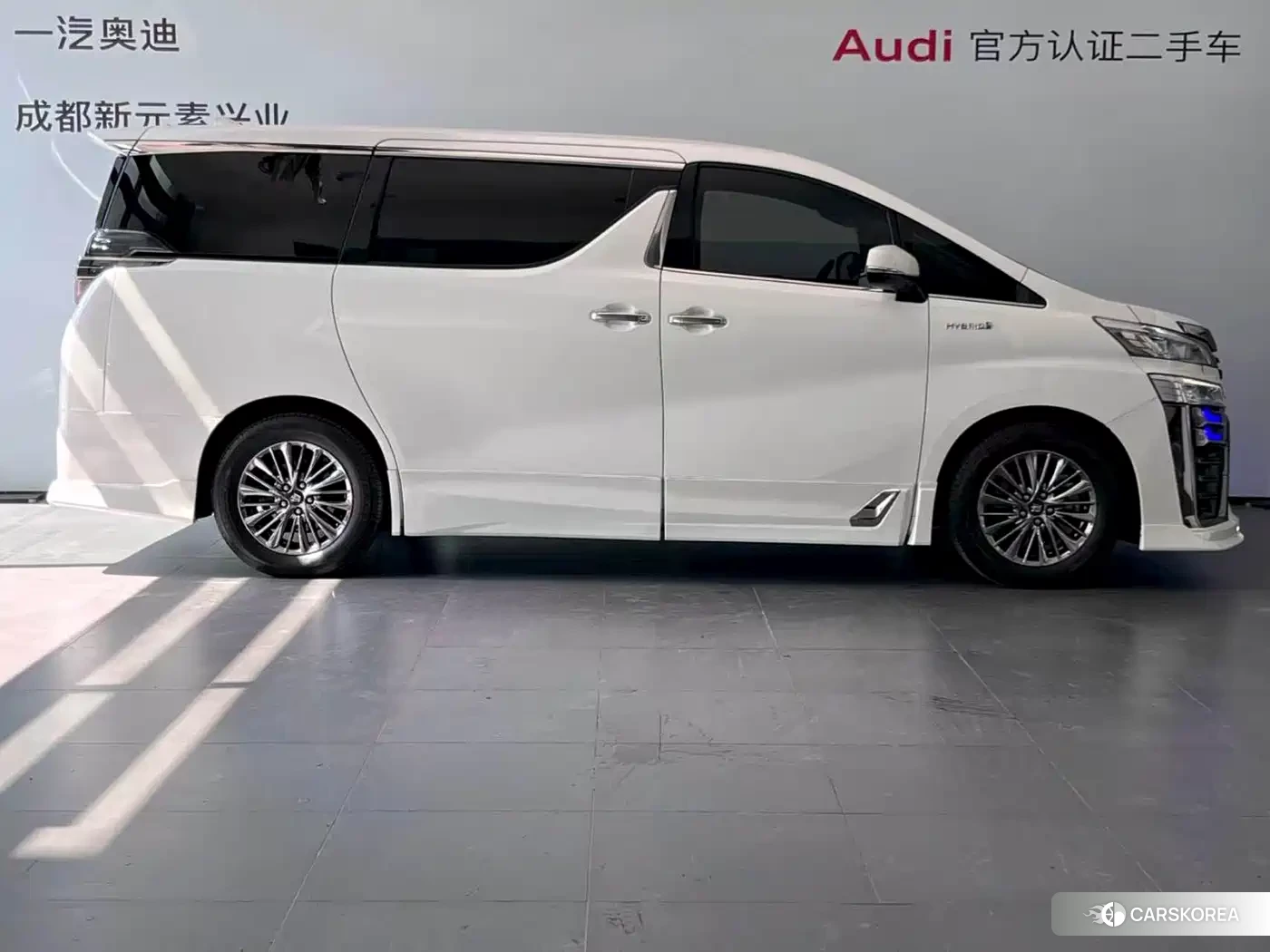Toyota Vellfire 2021 Белый из Китая, фото 2