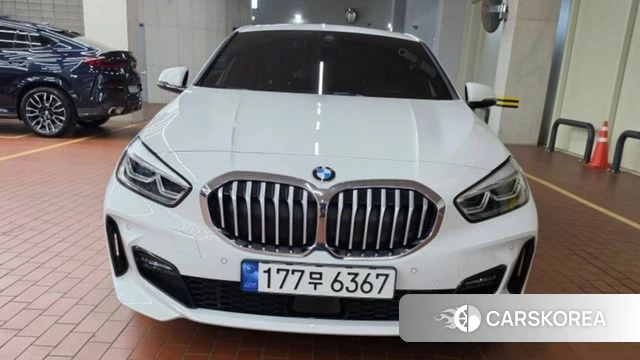 BMW 1 Series (F40) 2022 Белый из Кореи