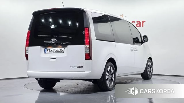 Hyundai Staria 2023 Белый из Кореи