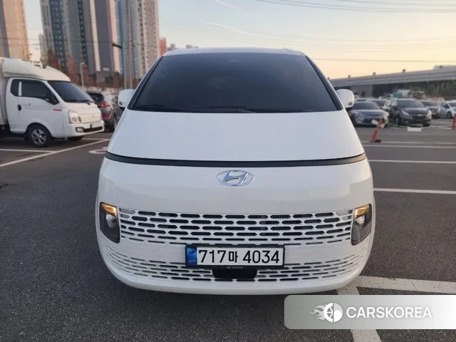 Hyundai Staria 2022 Белый из Кореи
