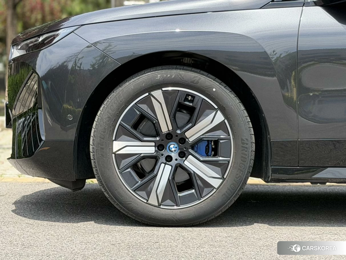 BMW iX 2023 Темно-серый из Китая