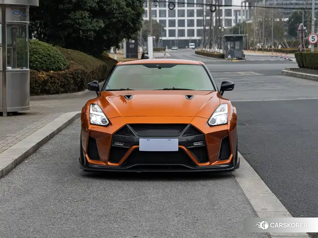 Nissan GT-R 2018 Yellow/orange из Китая