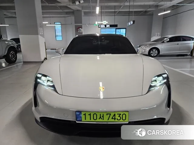 Porsche Taycan 2020 Серебристо-серый из Кореи