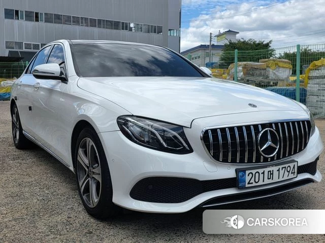 Mercedes-Benz E-Class W213 2018 Белый из Кореи