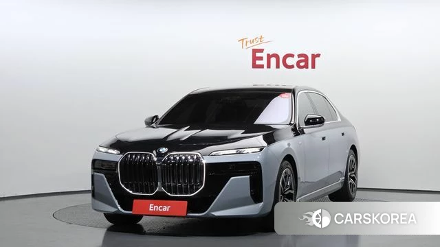 BMW 7 Series (G70) 2025 Светло-серебряный цвет из Кореи