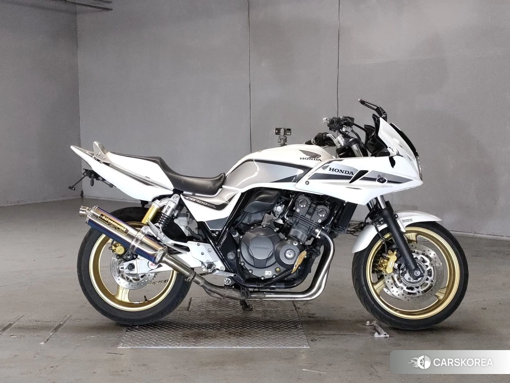 Проданный Honda CB400SF BOLDOR 2013 из Японии, фото 2