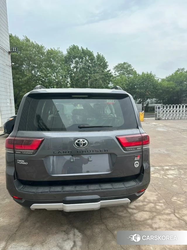Toyota Land Cruiser (imported) 2022 Темно-серый из Китая