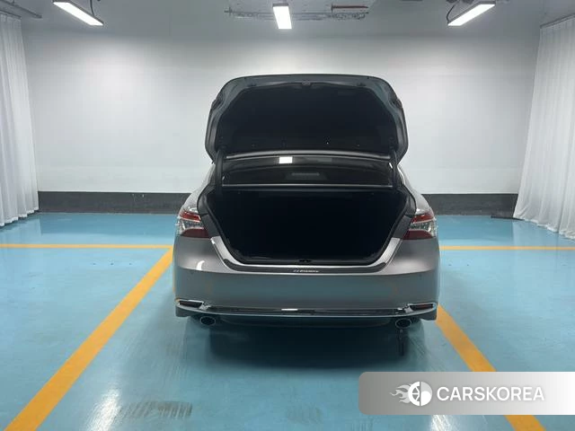 Toyota Camry 2023 Серебристо-серый из Китая