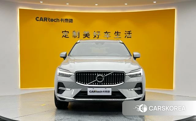 Volvo XC60 2022 Серебристо-серый из Китая