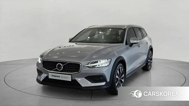 Volvo V60 Cross-Country 2nd Generation 2024 Серебряный из Кореи