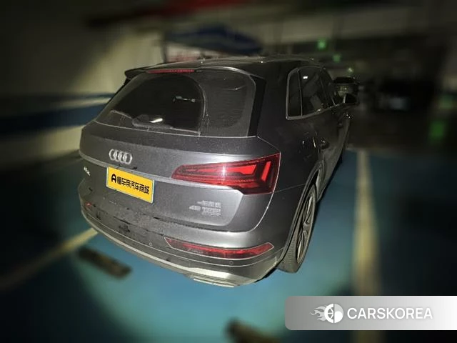 Audi Q5L 2023 Темно-серый из Китая
