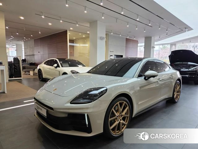 Porsche Panamera (976) 2024 Серый из Кореи