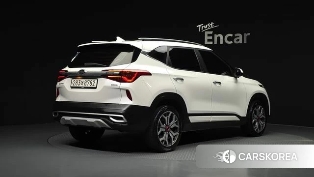 Kia Seltos 2021 Белый из Кореи