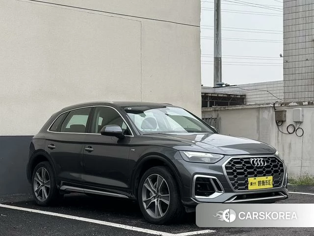 Audi Q5L 2021 Темно-серый из Китая