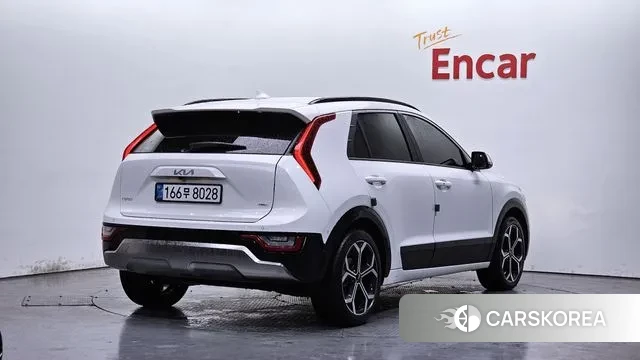 Kia Di Ol Nu Niro 2025 Белый из Кореи