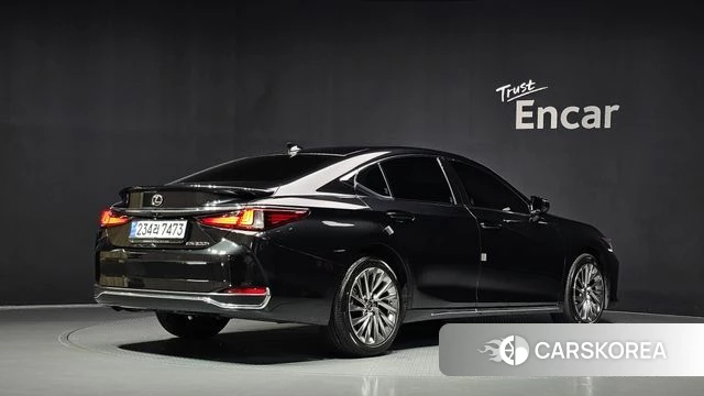 Lexus ES300h 7th generation 2025 Черный из Кореи