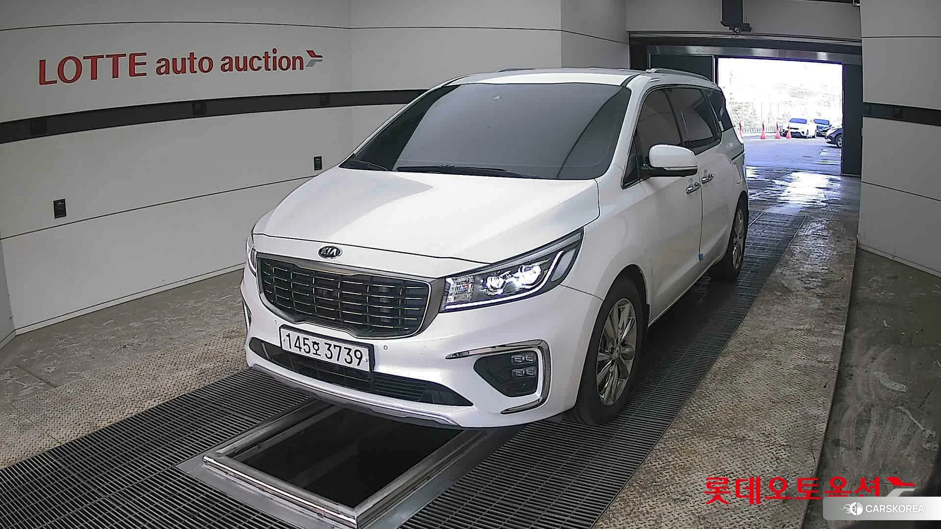 Kia Carnival Limousine 2020 Snow White Pearl (optional) из Кореи