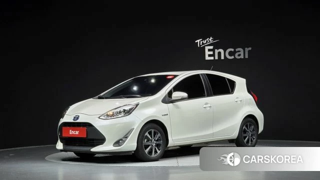 Toyota Prius C 2019 Белый из Кореи