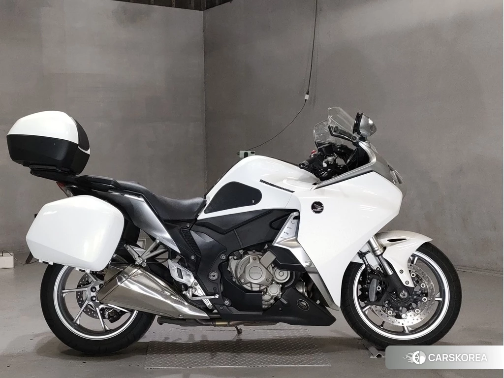 Проданный Honda VFR1200F DCT 2011 из Японии