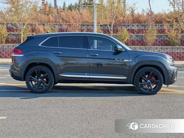 Volkswagen Tourang 2021 Темно-серый из Китая