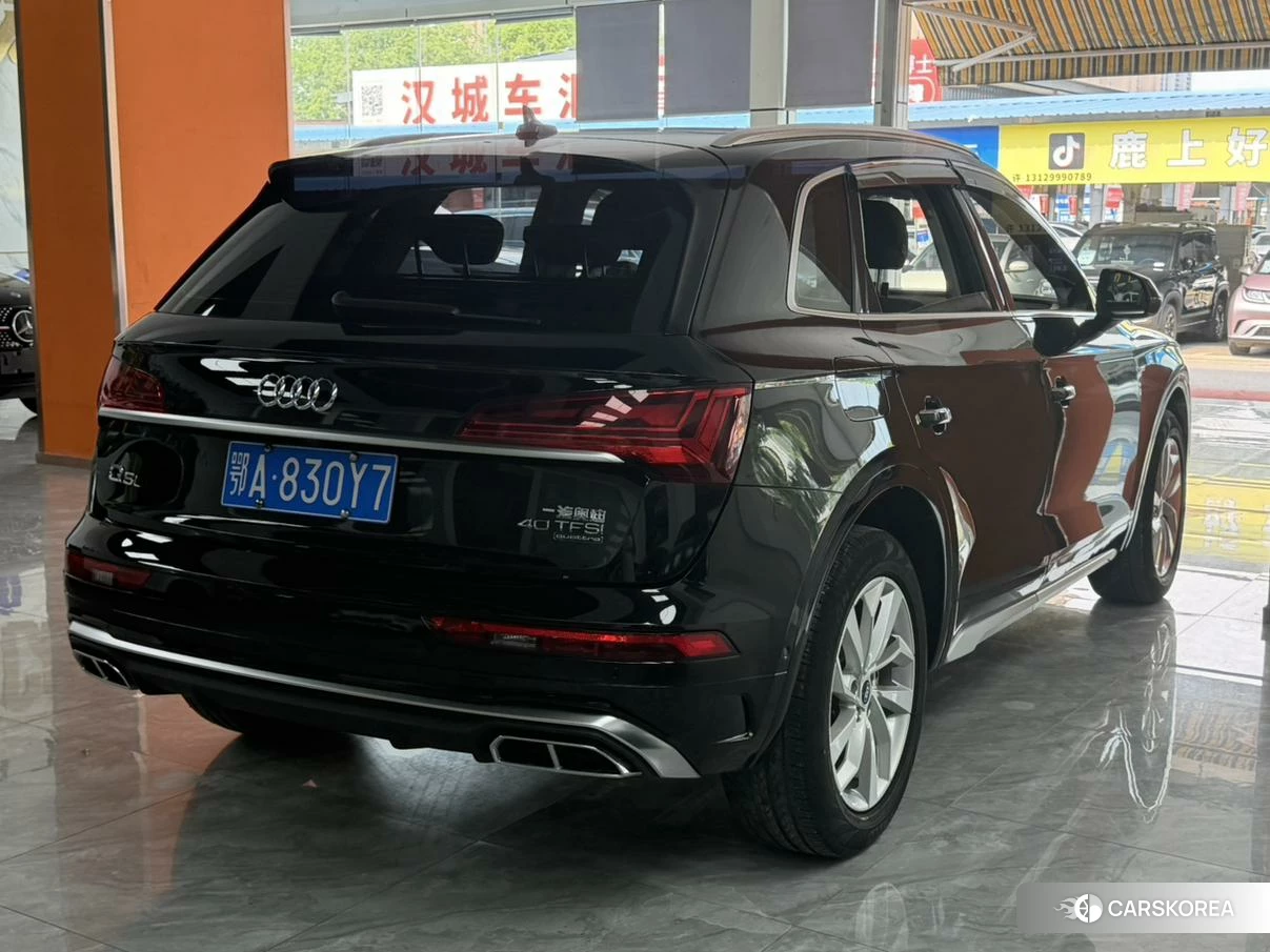 Audi Q5L 2021 Черный из Китая