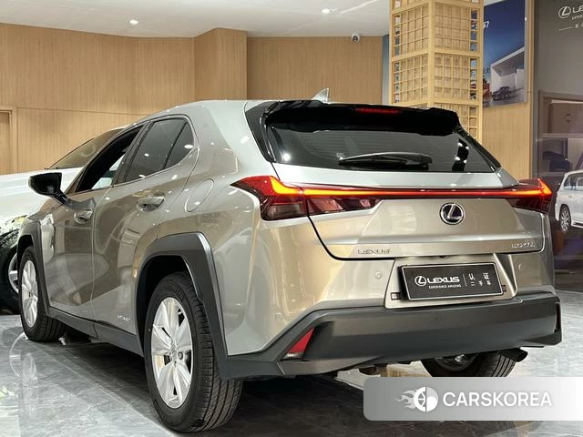 Lexus UX 2021 Серебристо-серый из Китая