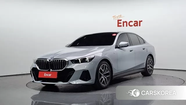 BMW 5 Series (G60) 2024 Светло-серебряный цвет из Кореи