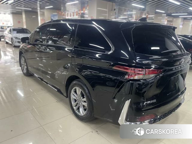 Toyota Saina 2025 Черный из Китая