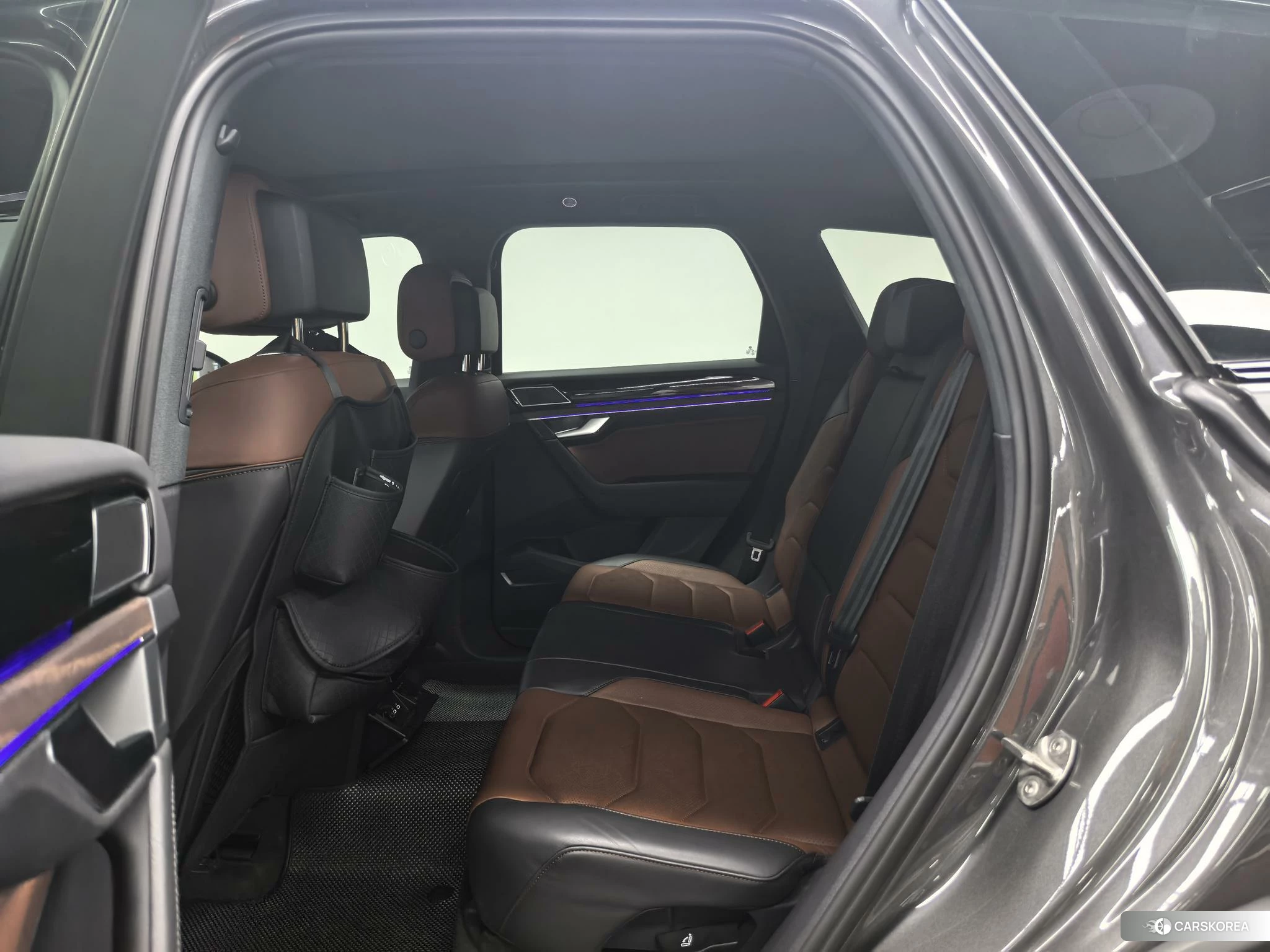 Volkswagen Touareg 2021 Серебристо-серый из Китая