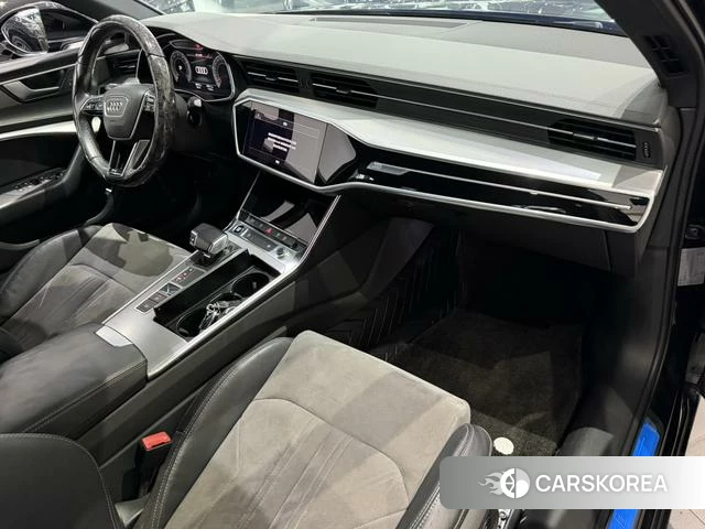 Audi A6L 2022 Черный из Китая