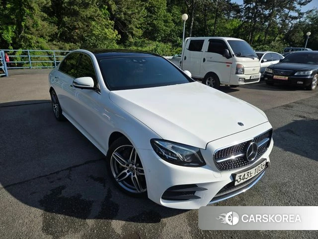 Mercedes-Benz E-Class W213 2019 Белый из Кореи