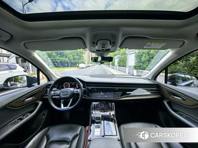 Audi Q7 2021 Черный из Китая