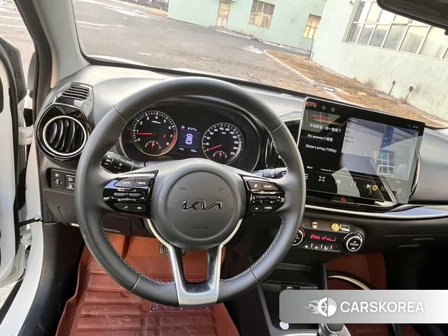 Kia Yi Ran 2022 Белый из Китая