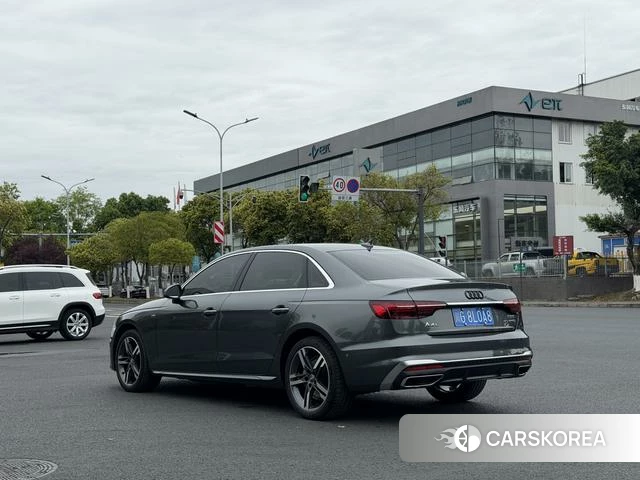 Audi A4L 2021 Темно-серый из Китая