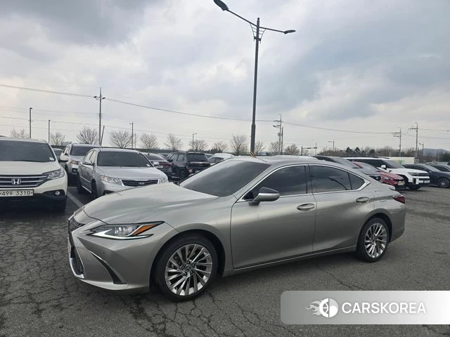Lexus ES300h 7th generation 2023 Песочный из Кореи