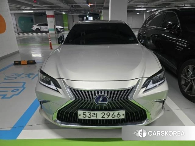 Lexus ES300h 7th generation 2018 Серебряный из Кореи