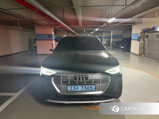 Audi e-Tron 2021 Черный из Кореи