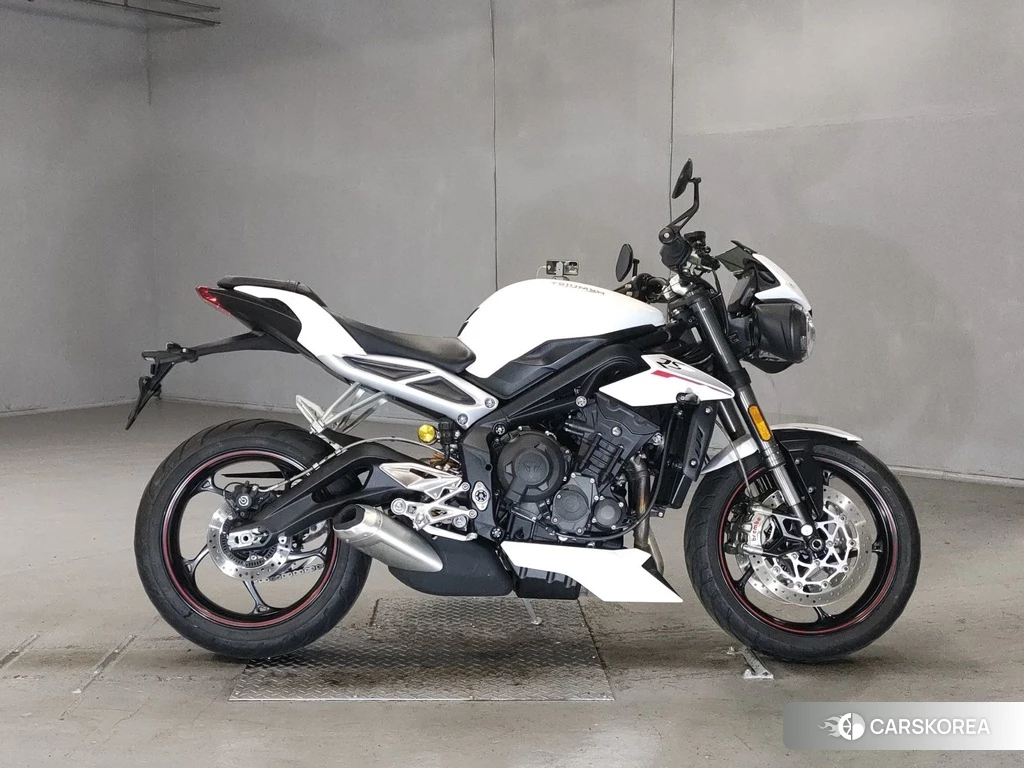 Проданный Triumph STREET TRIPLE 765 RS 2019 из Японии